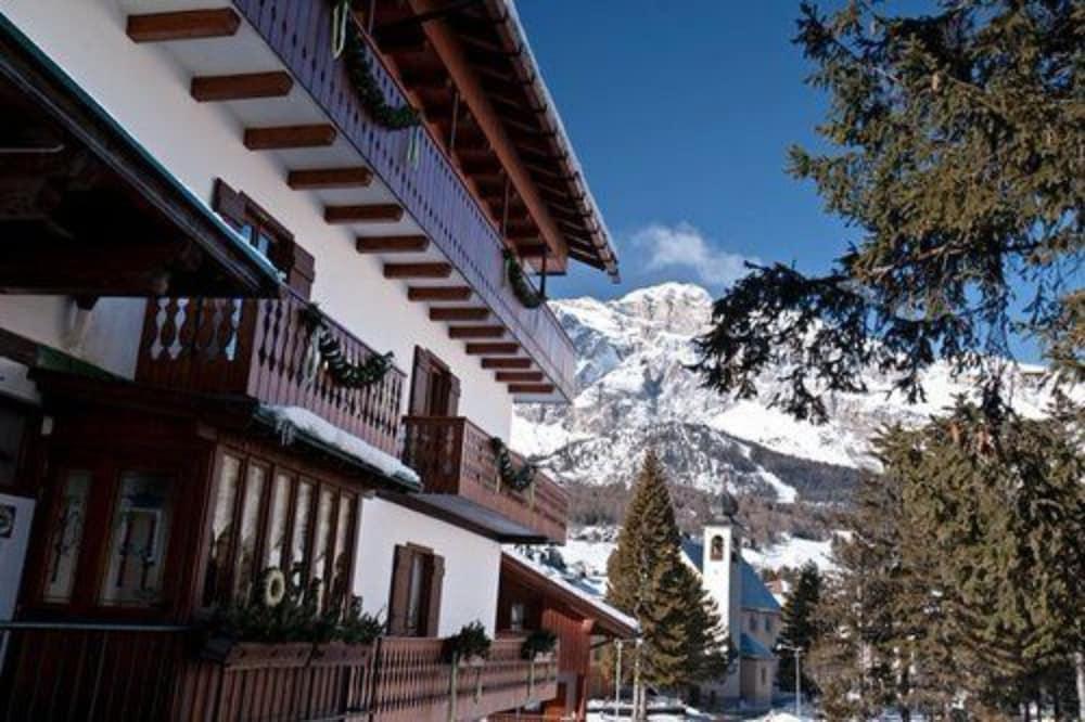 Hotel Panda Cortina- Ricarica Auto Elettriche Cortina d'Ampezzo Luaran gambar