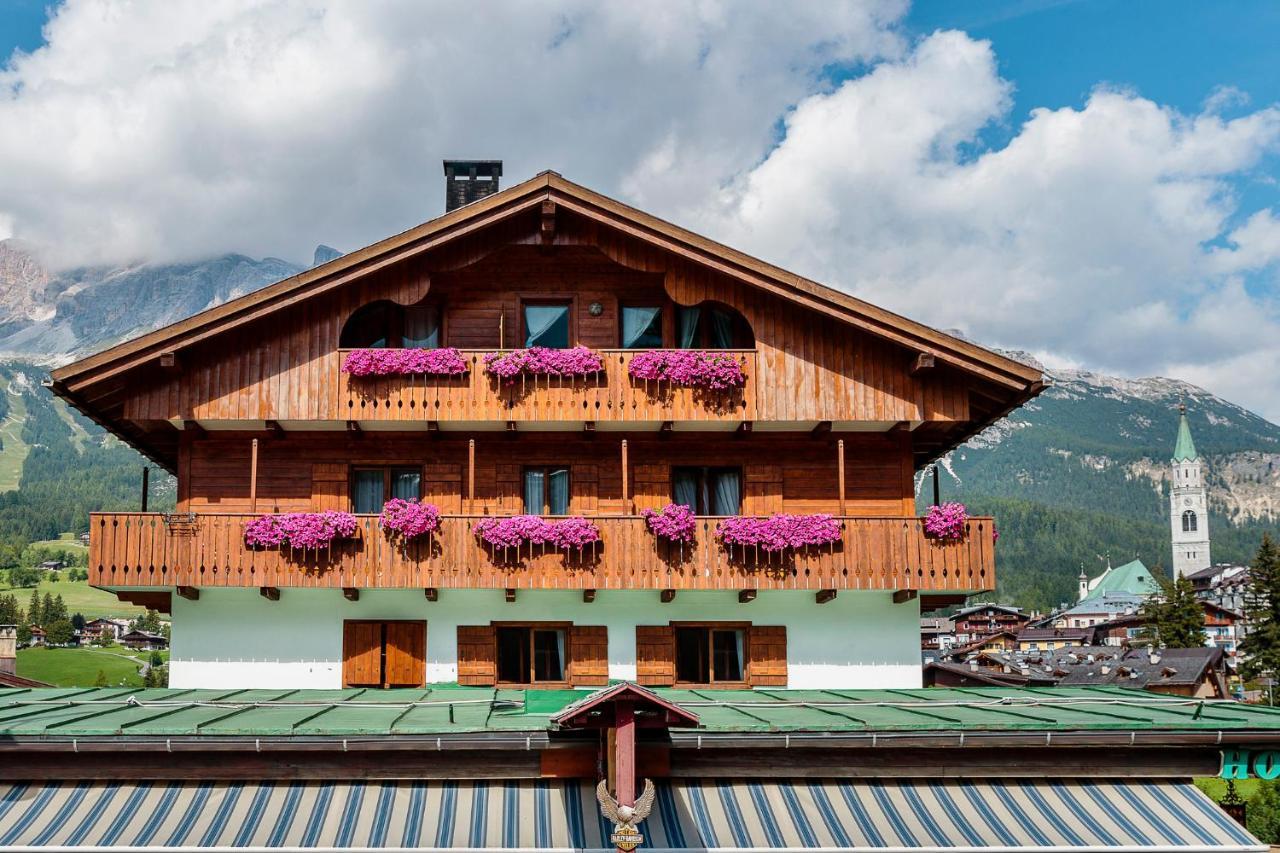 Hotel Panda Cortina- Ricarica Auto Elettriche Cortina d'Ampezzo Luaran gambar