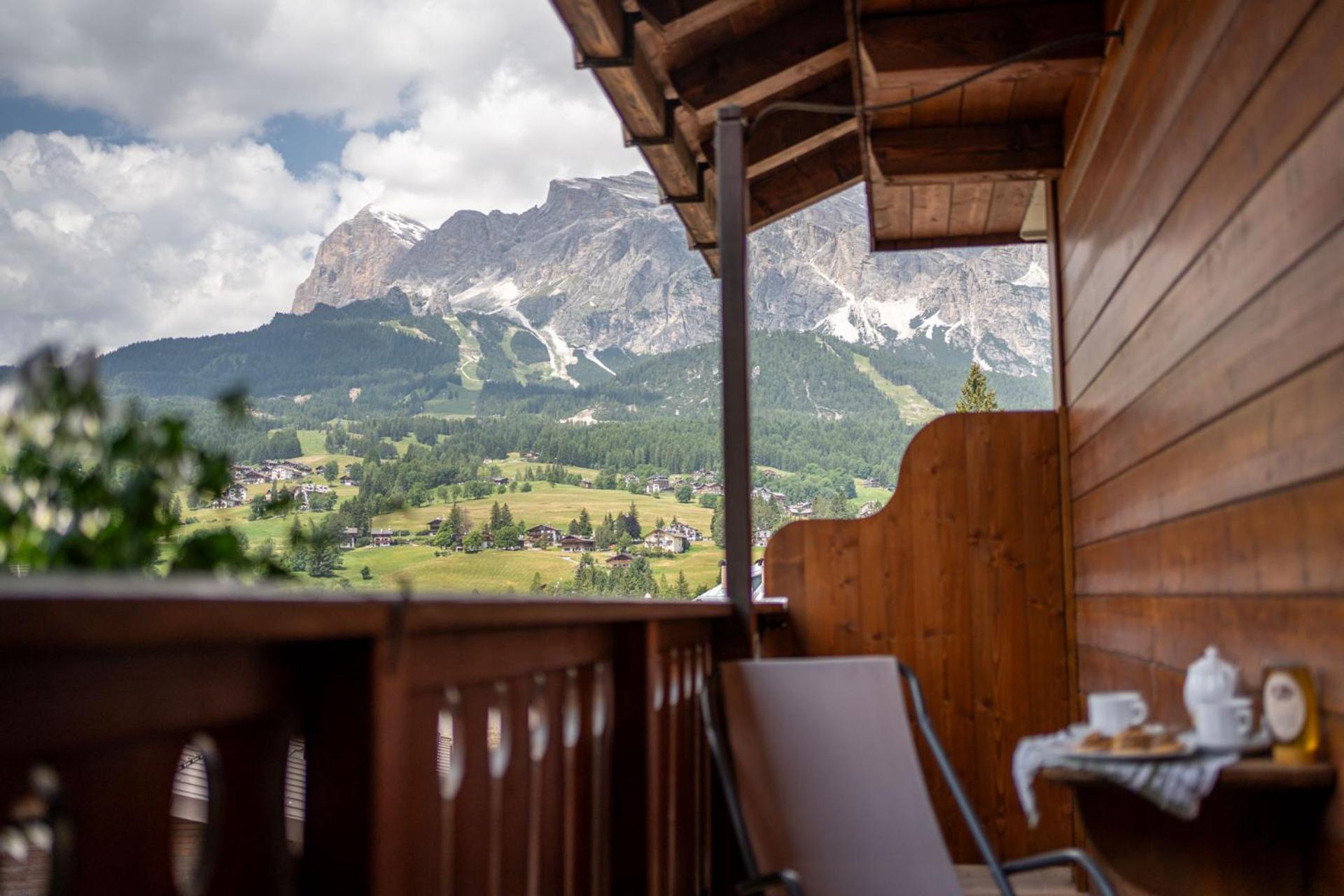 Hotel Panda Cortina- Ricarica Auto Elettriche Cortina d'Ampezzo Luaran gambar